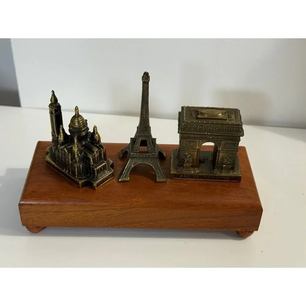 Souvenier de Paris Eiffel Tower, Arc de Triomphe, & Le Sacre Music Box